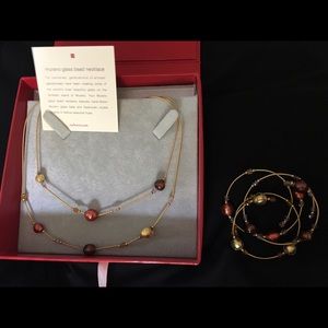 Necklace and bracelet set