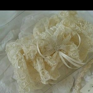 Lace Wedding Toss Garter W/Pearl Accents