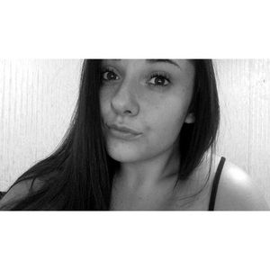 Meet your Posher, Adria