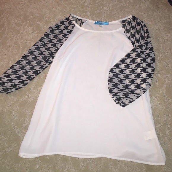 Quarter Length Boutique Top