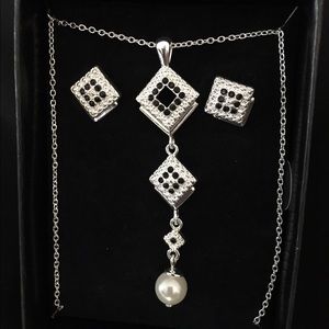 Earring and necklace set