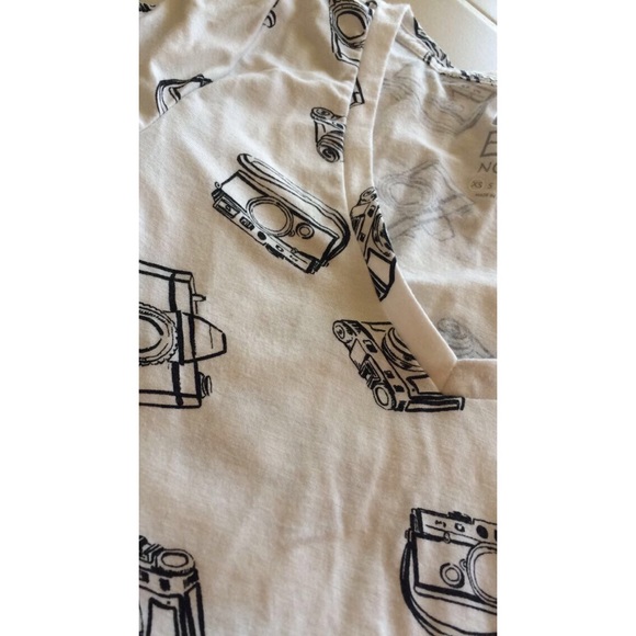 CLOSET CLOSING Polaroid Tshirt - Picture 3 of 3