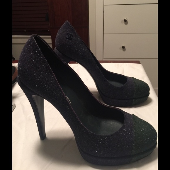 Authentic Chanel Pumps! - Picture 2 of 4