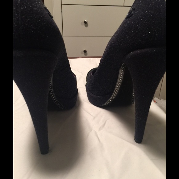 Authentic Chanel Pumps! - Picture 3 of 4