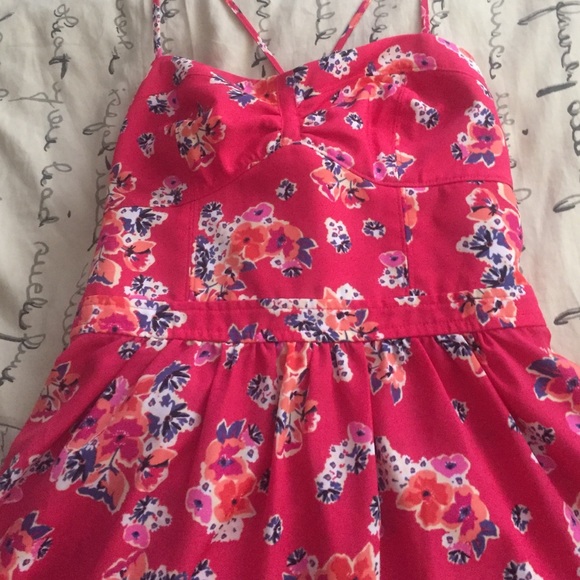 🚫¡¡SOLD!!🚫 Vivid Red American Eagle Floral Dress - Picture 4 of 4