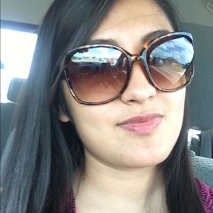 Meet your Posher, Karla