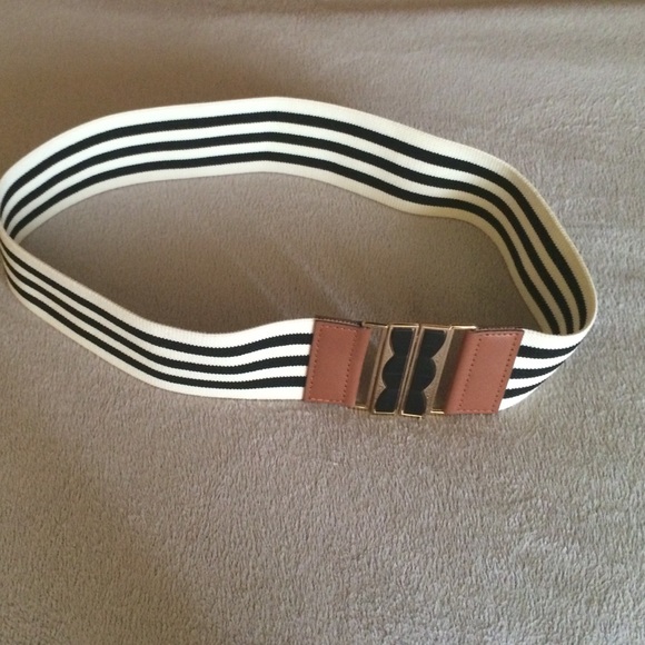Stretchy, striped belt