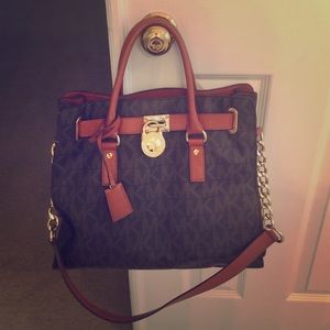 Michael kors large signature Hamilton.
