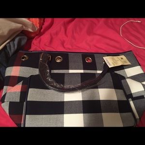 Burberry purse