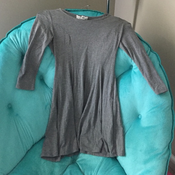 Grey fabric mid-sleeve dress.
