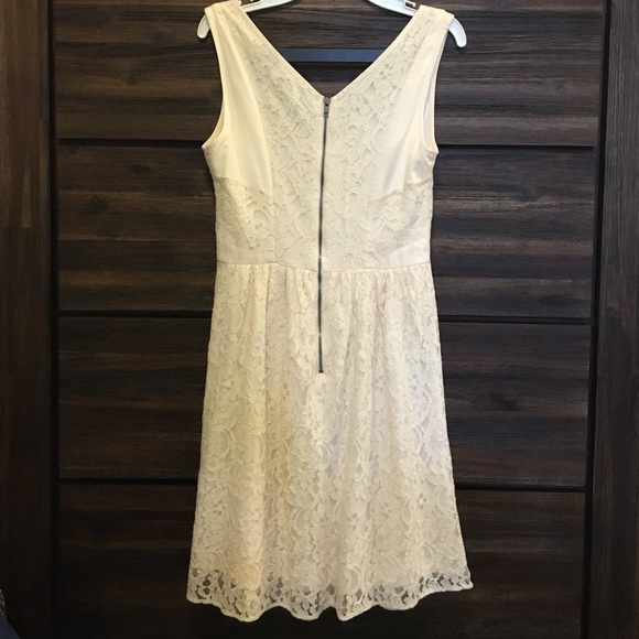 American Eagle Double V cream lace dress - Picture 2 of 2