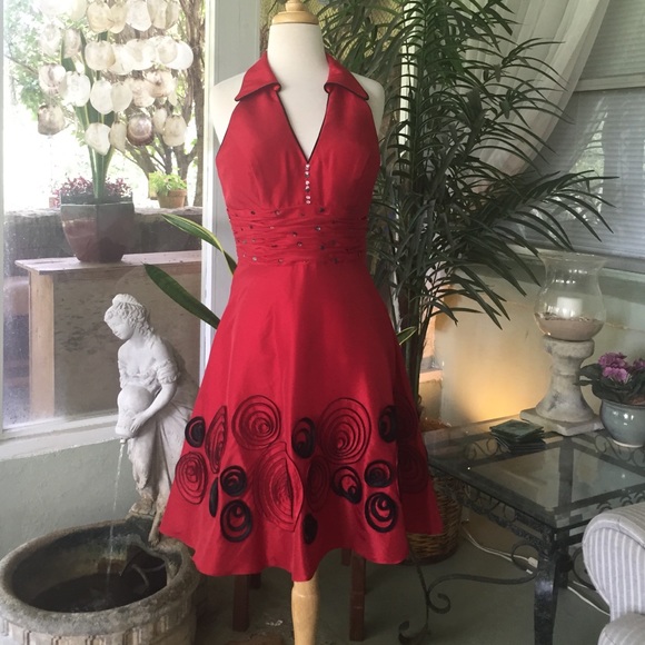 Dresses & Skirts - Halter Party Dress