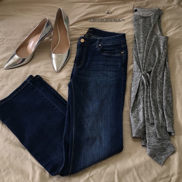 WHBM Boot Cut Jeans 8 Short Inseam