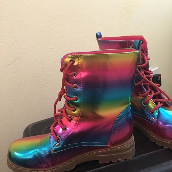 Cute rain boots 👢 - Picture 2 of 3