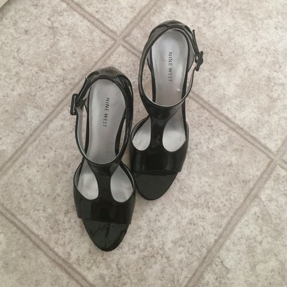 Pre-loved Nine West black patent 3 inch heels