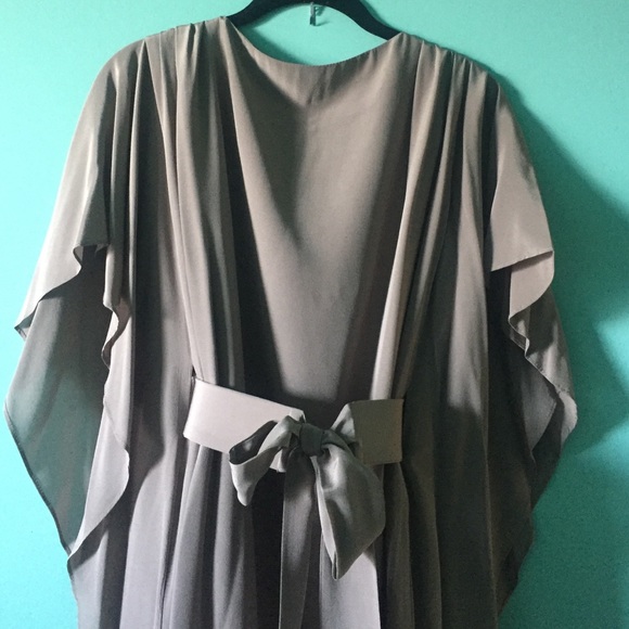 Grey silk waterfall sleeve dress - Picture 3 of 4