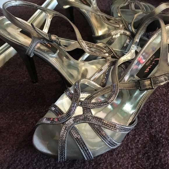 Nina silver heels. 4 inch.