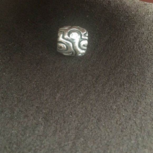 Pandora charm with clear diamonds and design