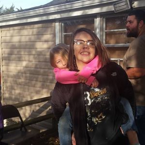 Meet your Posher, Mona