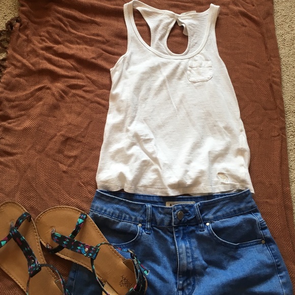 Keyhole-Bow White Tank