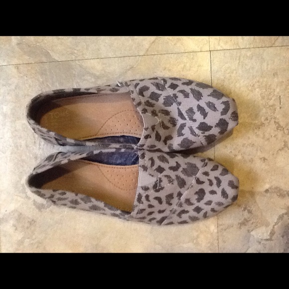 Leopard print Toms
