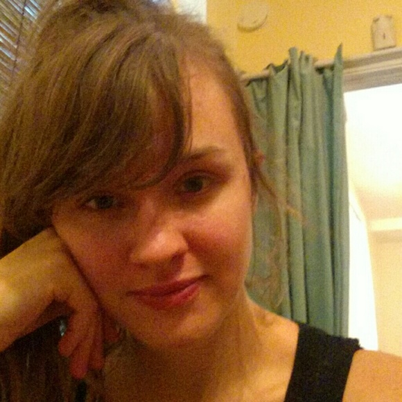 Meet your Posher, Hillary - Picture 1 of 1