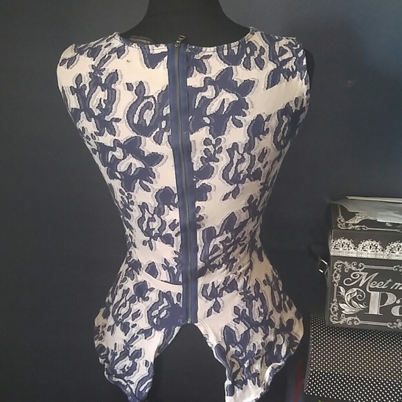 ⬇BCBG Cute Top - Picture 2 of 2