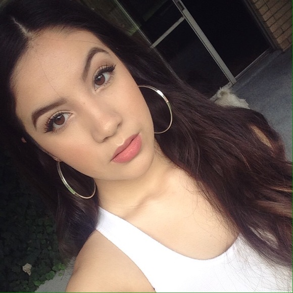 Meet your Posher, Desiree