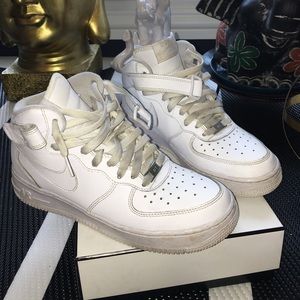 White nike high tops ✨