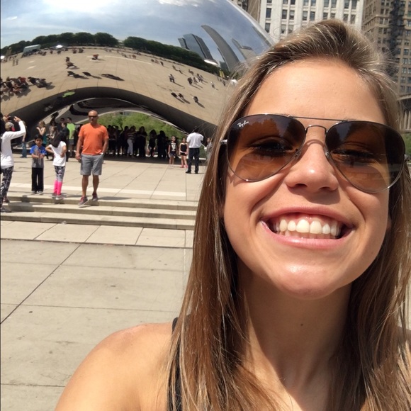 Meet your Posher, Caitlin