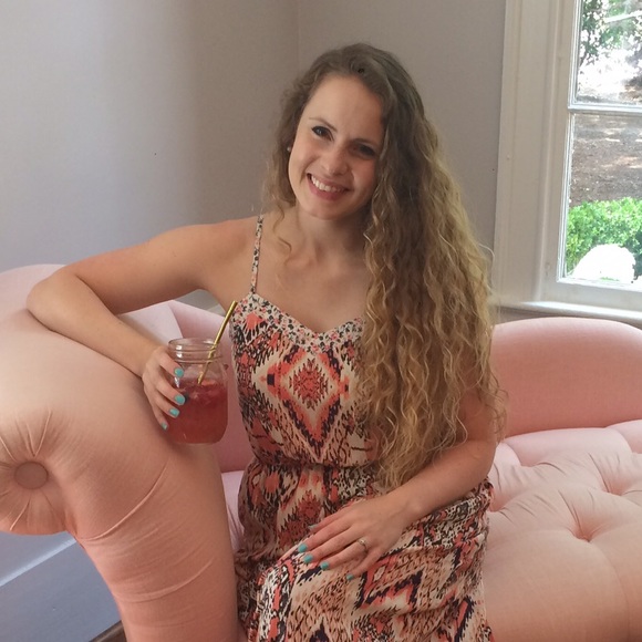 Meet your Posher, Amanda - Picture 2 of 2