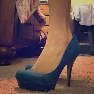 Round-toe suede Jessica Simpson heels.