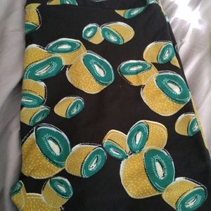 2 pair kiwi Lularoe leggings