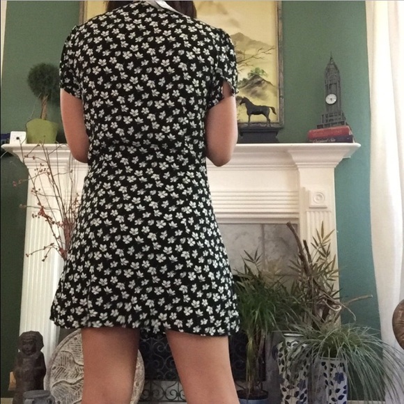 🎉 SOLD ON DP Forever 21 Black Button Up Floral Dr - Picture 2 of 4