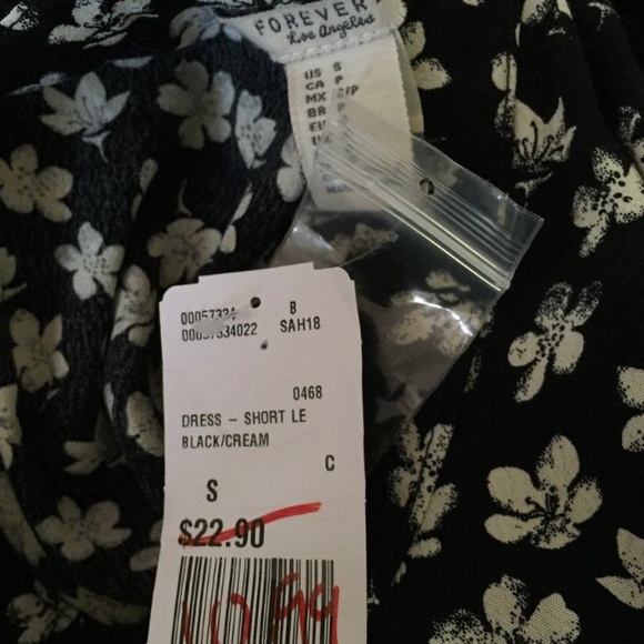 🎉 SOLD ON DP Forever 21 Black Button Up Floral Dr - Picture 3 of 4