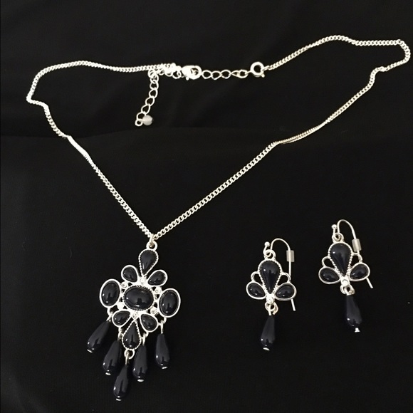 Necklace and earring set