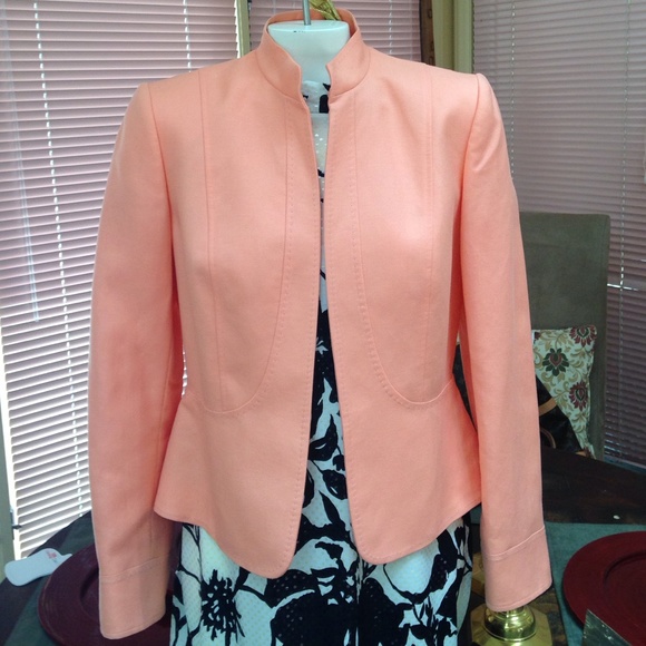 Tahari Jackets & Blazers - Tahari size 6 lightweight jacket