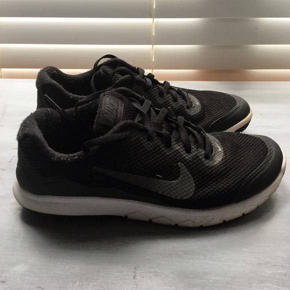 Nike tennis shoes - Picture 2 of 3