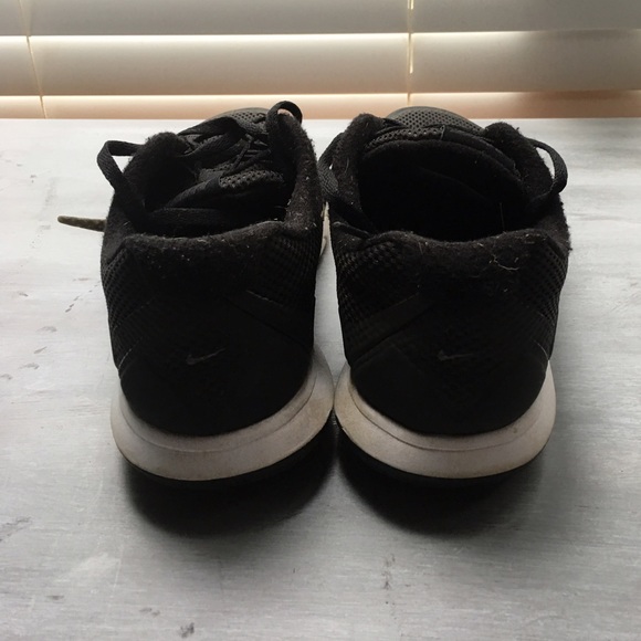 Nike tennis shoes - Picture 3 of 3