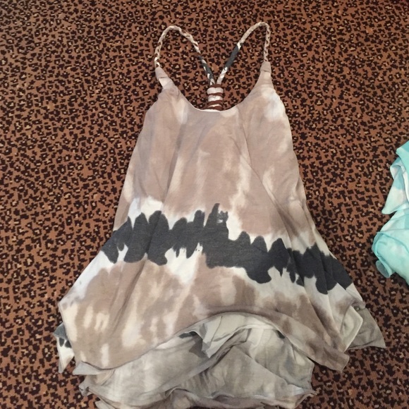 2 tank tops! - Picture 2 of 4