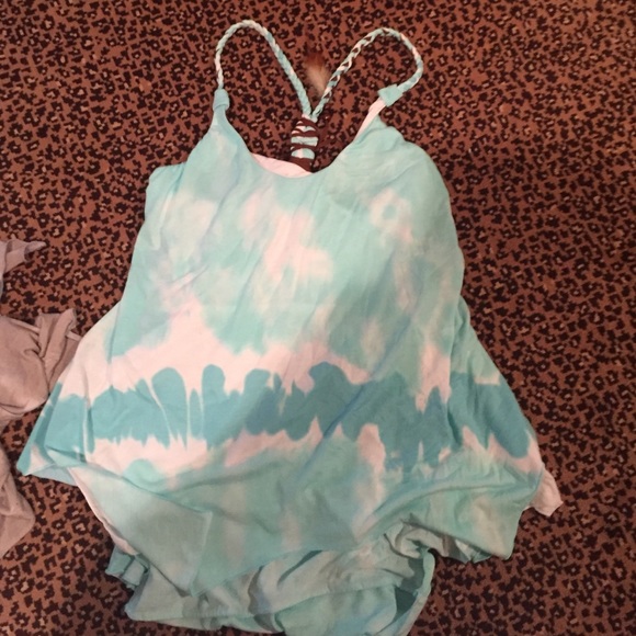 2 tank tops! - Picture 3 of 4