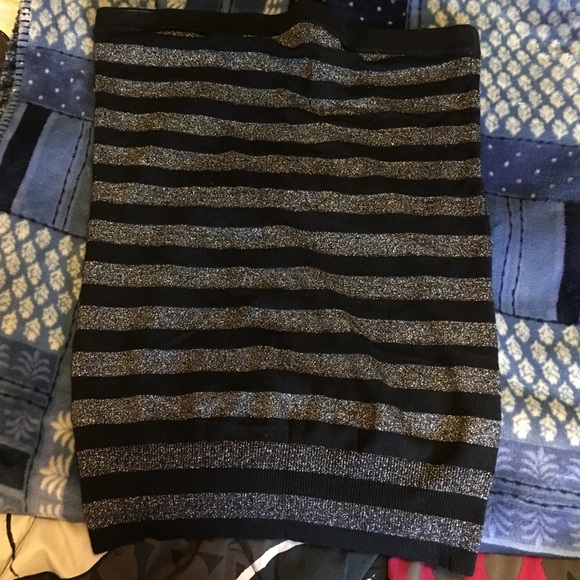 Black and silver tube top