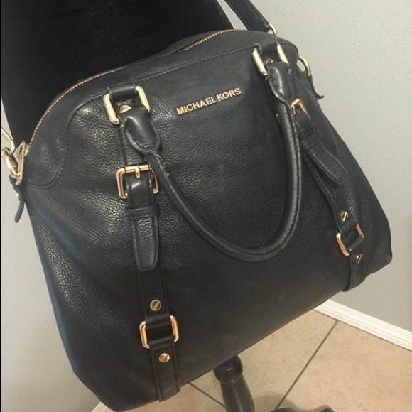 MIcheal Kors  black leather purse