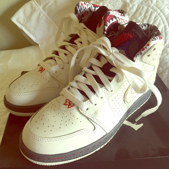 ⚡️️FLASH SALE⚡️Retro Jordan 1s bugs bunny