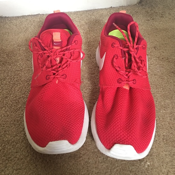 Red Nike Roshe Run