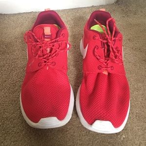 Red Nike Roshe Run