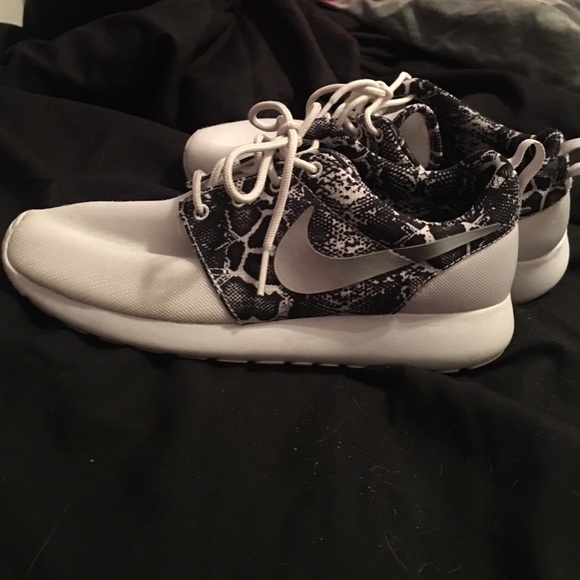 Nike Women's Rosche Shoes