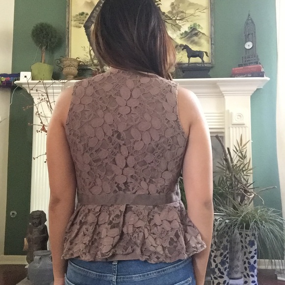 Beautiful Lace V Neck Peplum Top - Picture 2 of 3