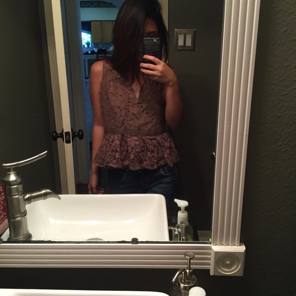 Beautiful Lace V Neck Peplum Top - Picture 3 of 3