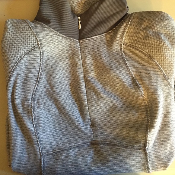 LULULEMON grey sweater